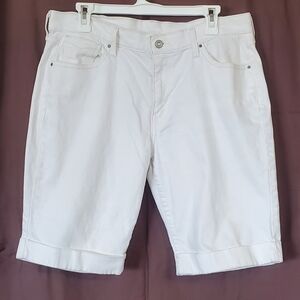 Levi's Women's Bermuda Shorts, w/Silver Embelishments on back pockets Sz 14 Wht